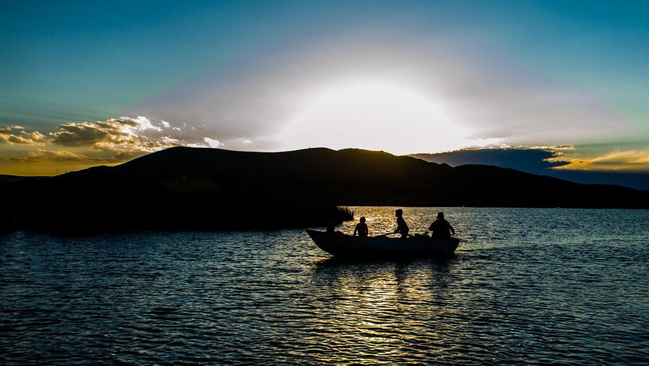 Uros Qhota Uta Lodge Puno Eksteriør bilde